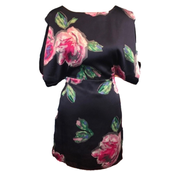 𝅺EMMELEE Dress - Picture 1 of 8